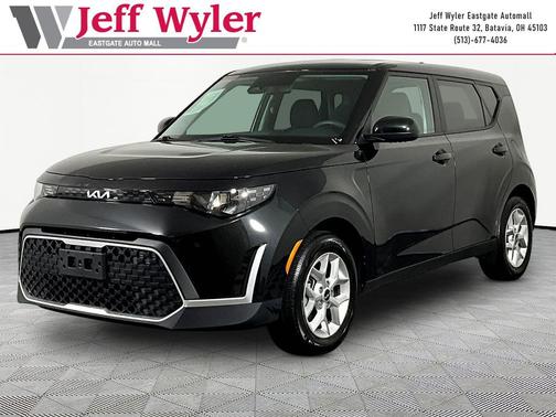 Fusion Black 2025 Kia Soul LX