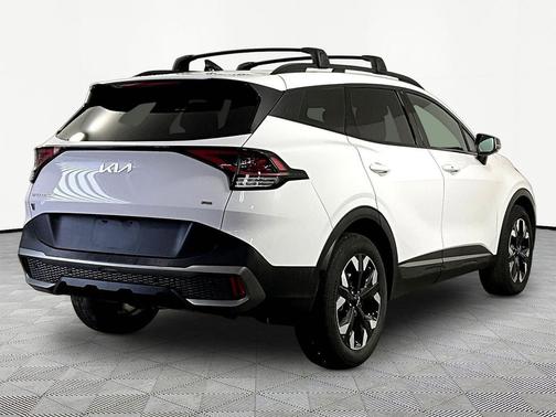 Glacial White Pearl 2024 Kia Sportage X-Line