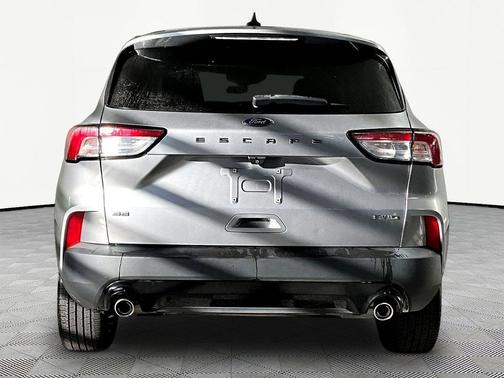 ICONIC SILVER 2021 Ford Escape SE