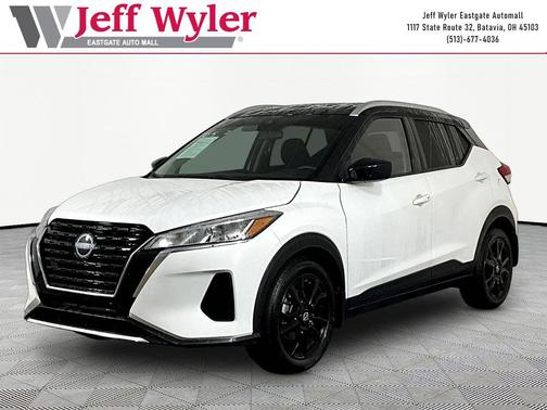 Aspen White Tricoat/Super Black 2023 Nissan Kicks SV