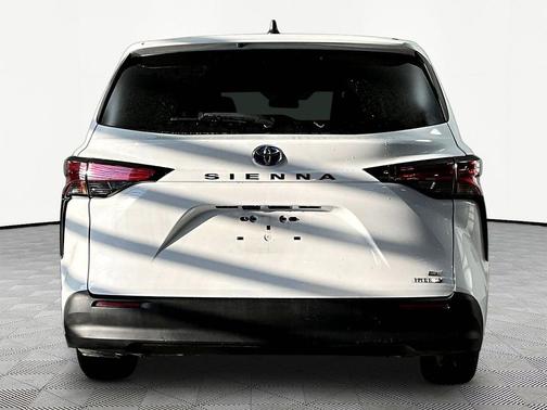 White 2022 Toyota Sienna LE