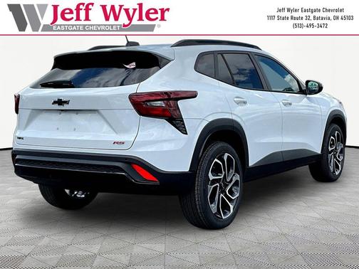 Summit White 2026 Chevrolet Trax FWD 2RS