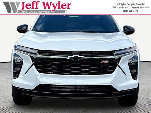 Summit White 2026 Chevrolet Trax FWD 2RS