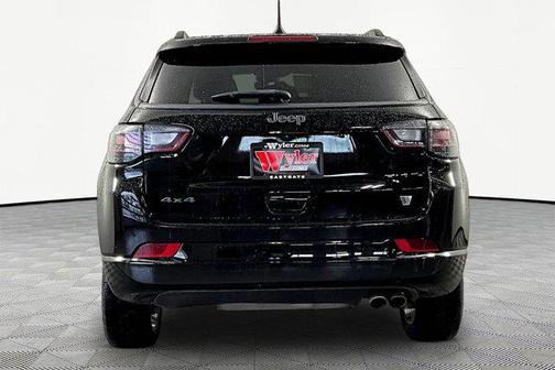 Diamond Black Crystal Pearlcoat 2022 Jeep Compass High Altitude