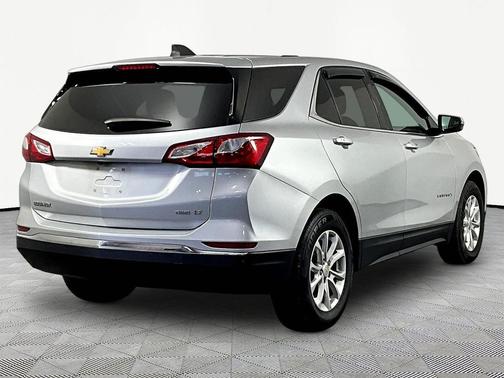 Silver Ice Metallic 2018 Chevrolet Equinox LT