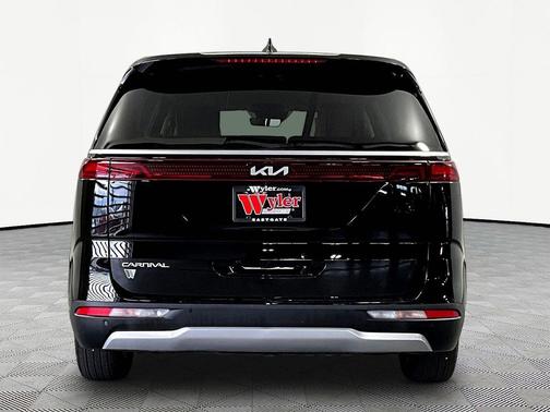 Aurora Black Pearl 2024 Kia Carnival EX