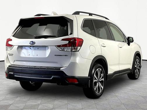 Crystal White Pearl 2019 Subaru Forester Limited