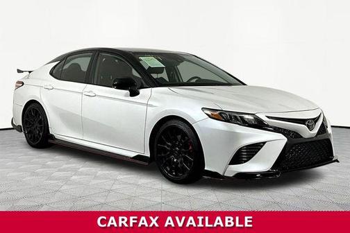 Wind Chill Pearl/Midnight Black Metallic 2020 Toyota Camry XSE