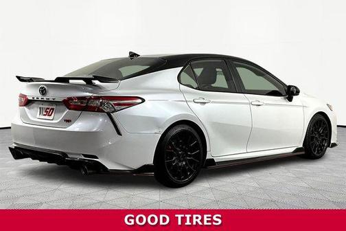 Wind Chill Pearl/Midnight Black Metallic 2020 Toyota Camry XSE