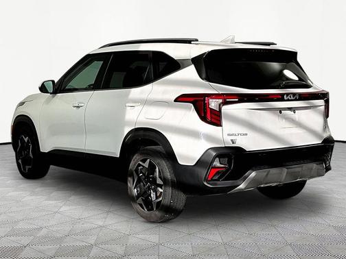Snow White Pearl 2024 Kia Seltos EX