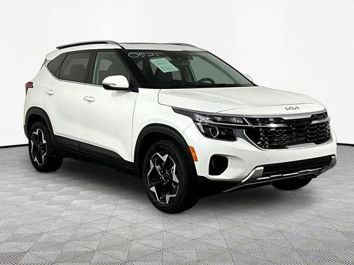 Snow White Pearl 2024 Kia Seltos EX
