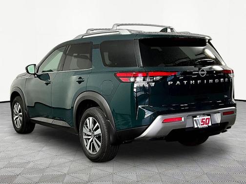 Obsidian Green Pearl 2025 Nissan Pathfinder SL FWD