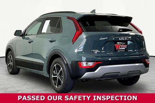 Cityscape Green 2023 Kia Niro EX