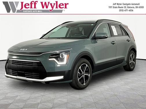 Cityscape Green 2023 Kia Niro EX
