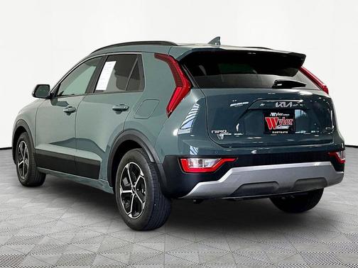 Cityscape Green 2023 Kia Niro EX