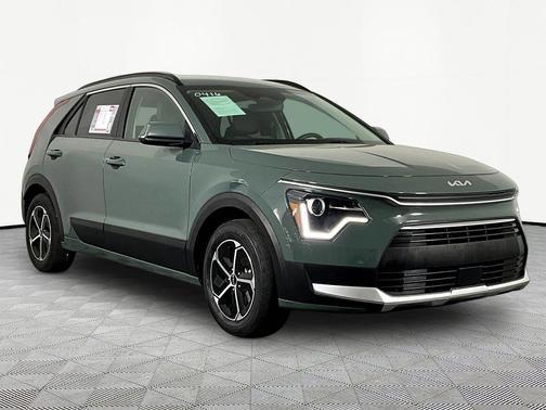 Cityscape Green 2023 Kia Niro EX