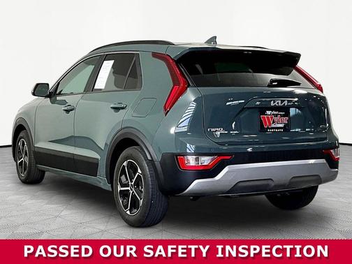 Cityscape Green 2023 Kia Niro EX