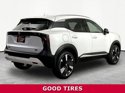 Aspen White Tricoat 2025 Nissan Kicks SR