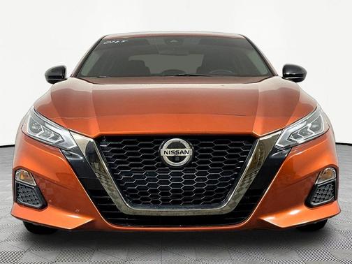 Sunset Drift Chromaflair 2022 Nissan Altima SR FWD