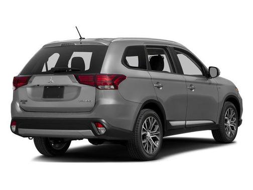 Diamond White Pearl 2016 Mitsubishi Outlander SE