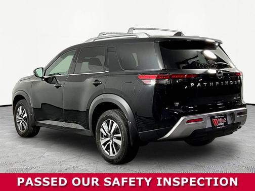 Super Black 2025 Nissan Pathfinder SL 4WD