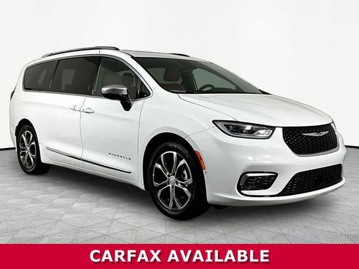 Bright White Clearcoat 2026 Chrysler Pacifica L