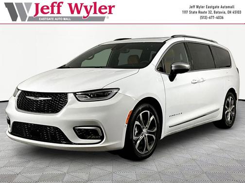 Bright White Clearcoat 2026 Chrysler Pacifica L