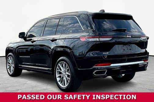 Diamond Black Crystal Pearlcoat 2022 Jeep Grand Cherokee Summit