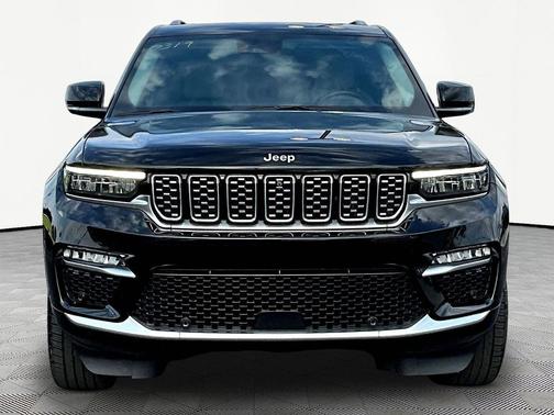 Diamond Black Crystal Pearlcoat 2022 Jeep Grand Cherokee Summit