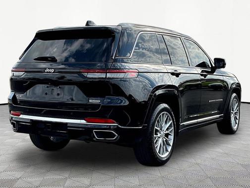 Diamond Black Crystal Pearlcoat 2022 Jeep Grand Cherokee Summit