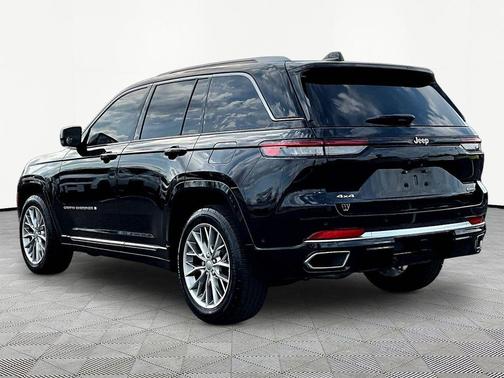 Diamond Black Crystal Pearlcoat 2022 Jeep Grand Cherokee Summit