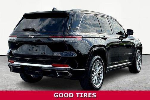 Diamond Black Crystal Pearlcoat 2022 Jeep Grand Cherokee Summit