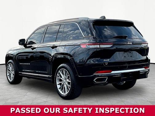 Diamond Black Crystal Pearlcoat 2022 Jeep Grand Cherokee Summit
