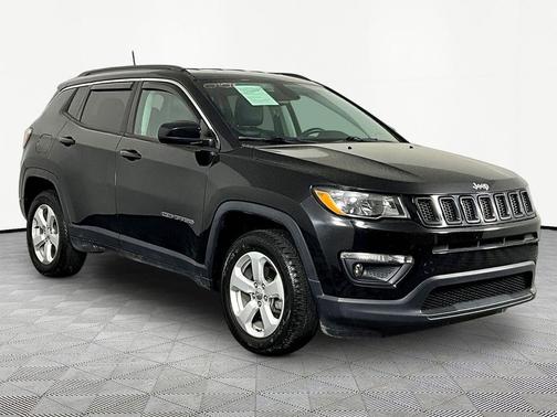 Diamond Black Crystal Pearlcoat 2019 Jeep Compass Latitude