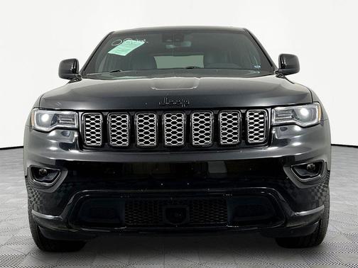 Diamond Black Crystal Pearlcoat 2021 Jeep Grand Cherokee Laredo
