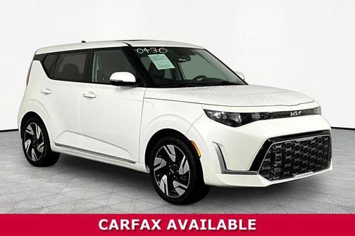 Snow White Pearl 2024 Kia Soul GT-Line