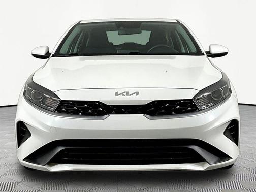 Snow White Pearl 2024 Kia Forte LXS