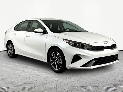 Snow White Pearl 2024 Kia Forte LXS