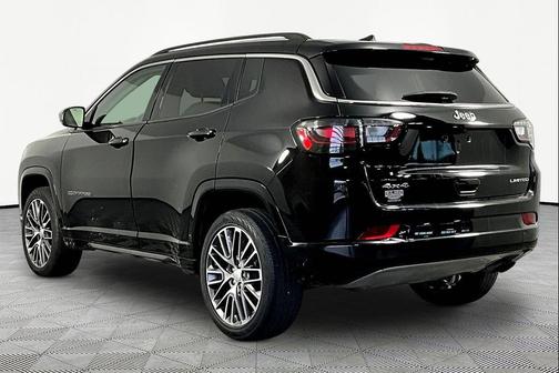 Diamond Black Crystal Pearlcoat 2022 Jeep Compass Limited