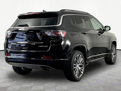 Diamond Black Crystal Pearlcoat 2022 Jeep Compass Limited
