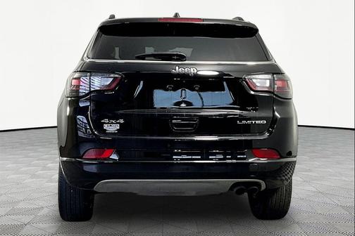 Diamond Black Crystal Pearlcoat 2022 Jeep Compass Limited