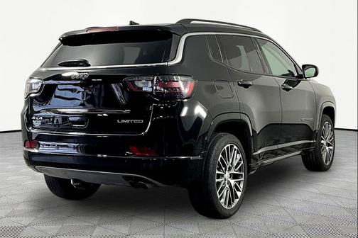 Diamond Black Crystal Pearlcoat 2022 Jeep Compass Limited