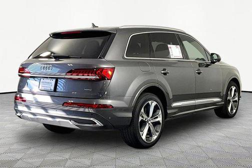 Samurai Gray Metallic 2022 Audi Q7 55 Prestige