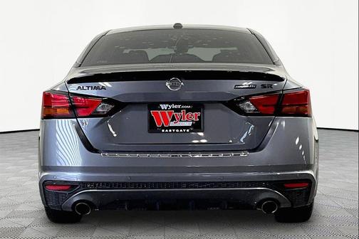 Gun Metallic 2022 Nissan Altima SR FWD