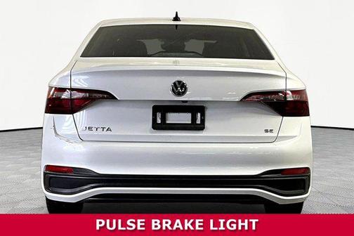 Oryx White Pearl 2022 Volkswagen Jetta 1.5T SE