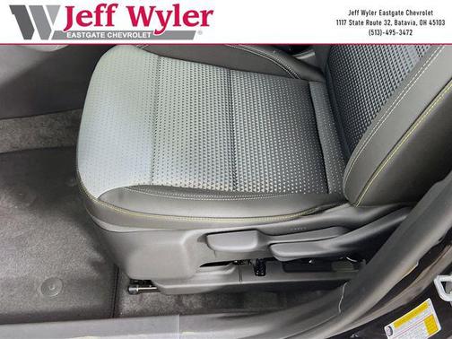 Mosaic Black Metallic 2026 Chevrolet Trax LT