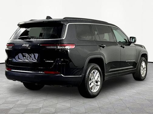 Diamond Black Crystal Pearlcoat 2024 Jeep Grand Cherokee L Laredo