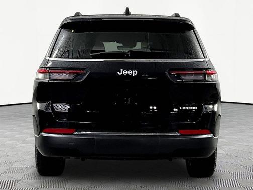 Diamond Black Crystal Pearlcoat 2024 Jeep Grand Cherokee L Laredo