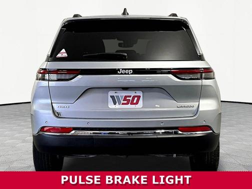 Silver Zynith 2024 Jeep Grand Cherokee Laredo