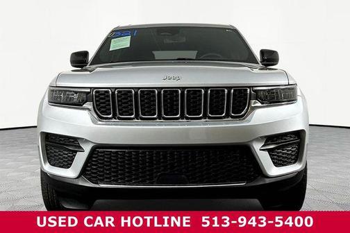 Silver Zynith 2024 Jeep Grand Cherokee Laredo